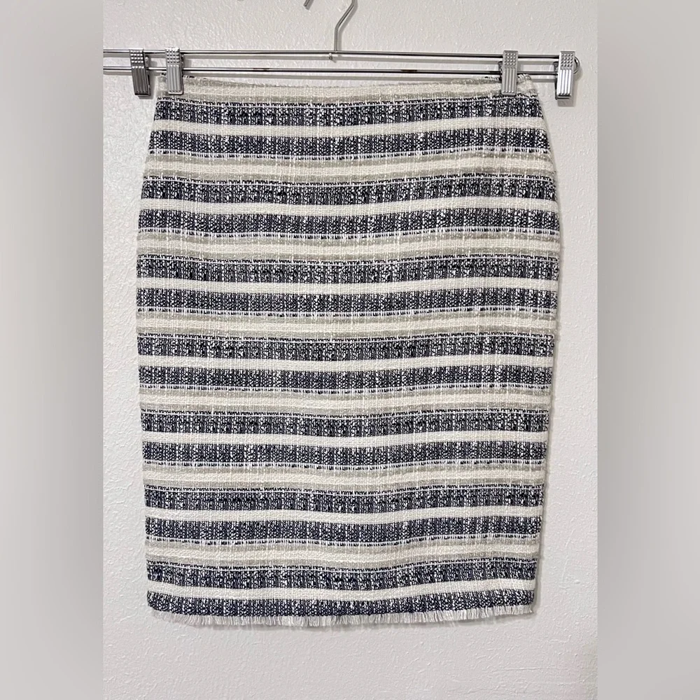 NEW Ann Taylor Cream Texture Stripped Pencil Skirt Knee-Length Lined Elevate